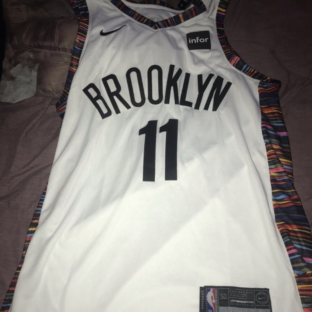 Kyrie Irving jersey - Picture 2 of 3